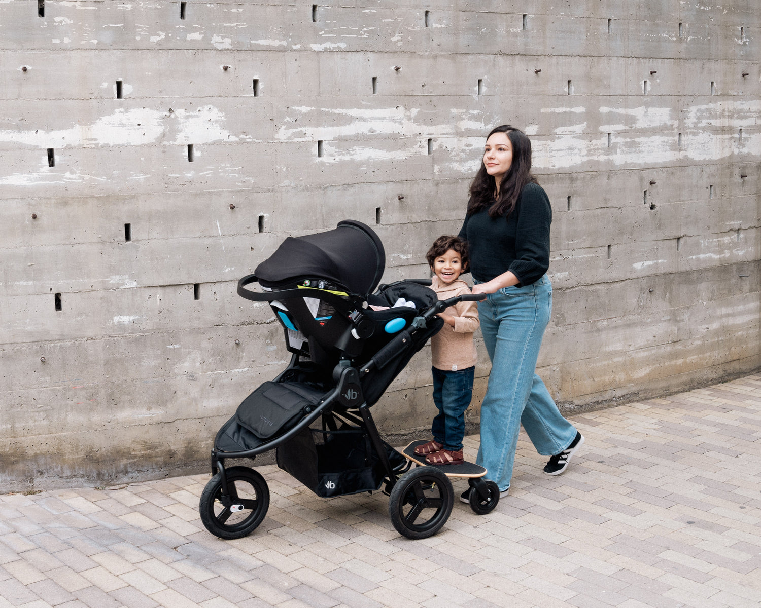 Baby stroller store with standing platform